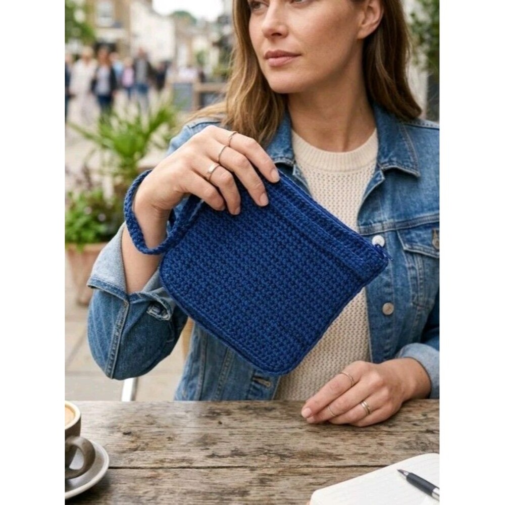 Giannini Crochet Blue Zip Bag